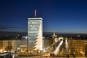 Die alljährliche festliche Weihnachtsbeleuchtung am Ringturm. © Thomas Pitterle
