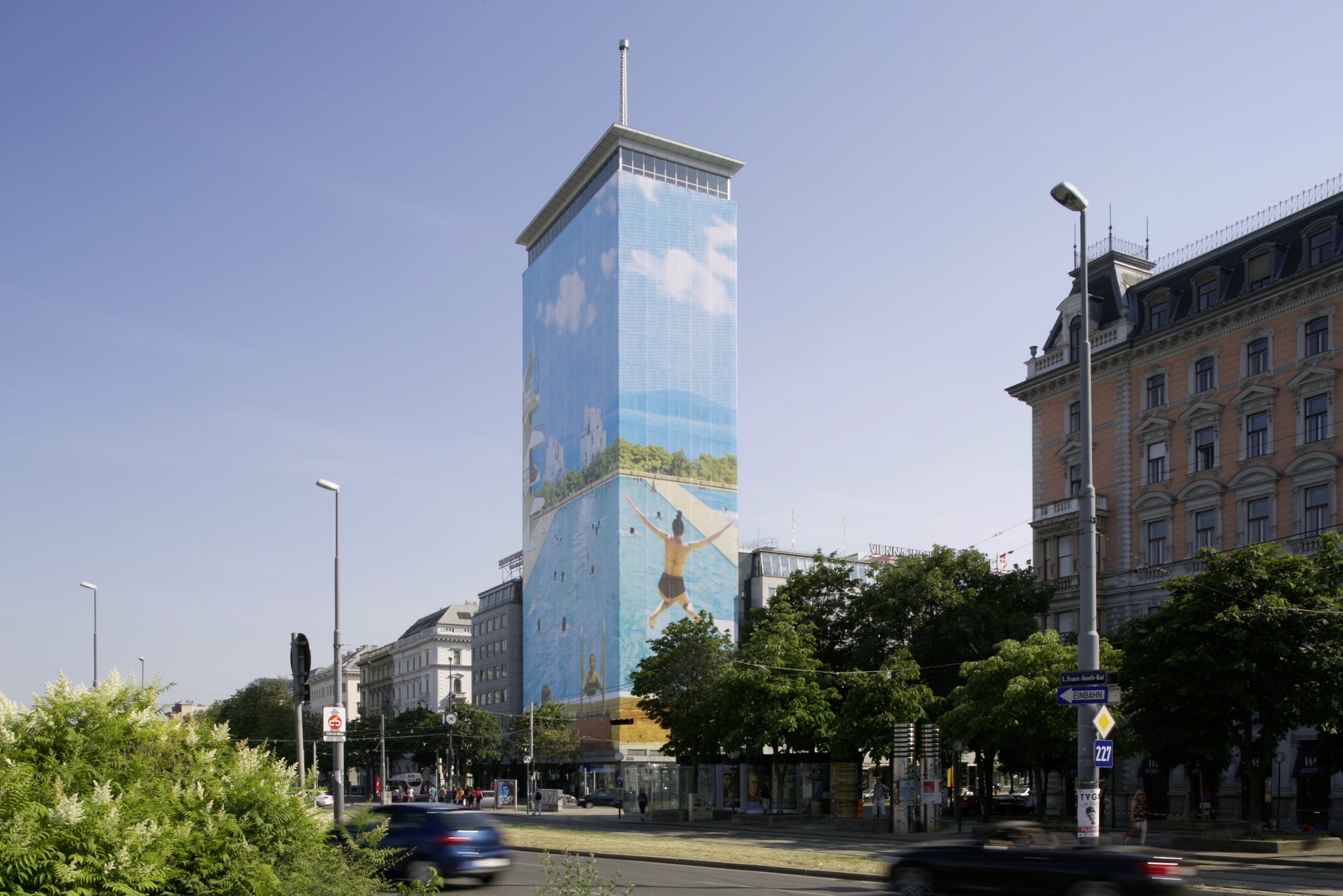 Ringturm Wrapping 2015 by croatian artist Tanja Deman ©  Robert Newald