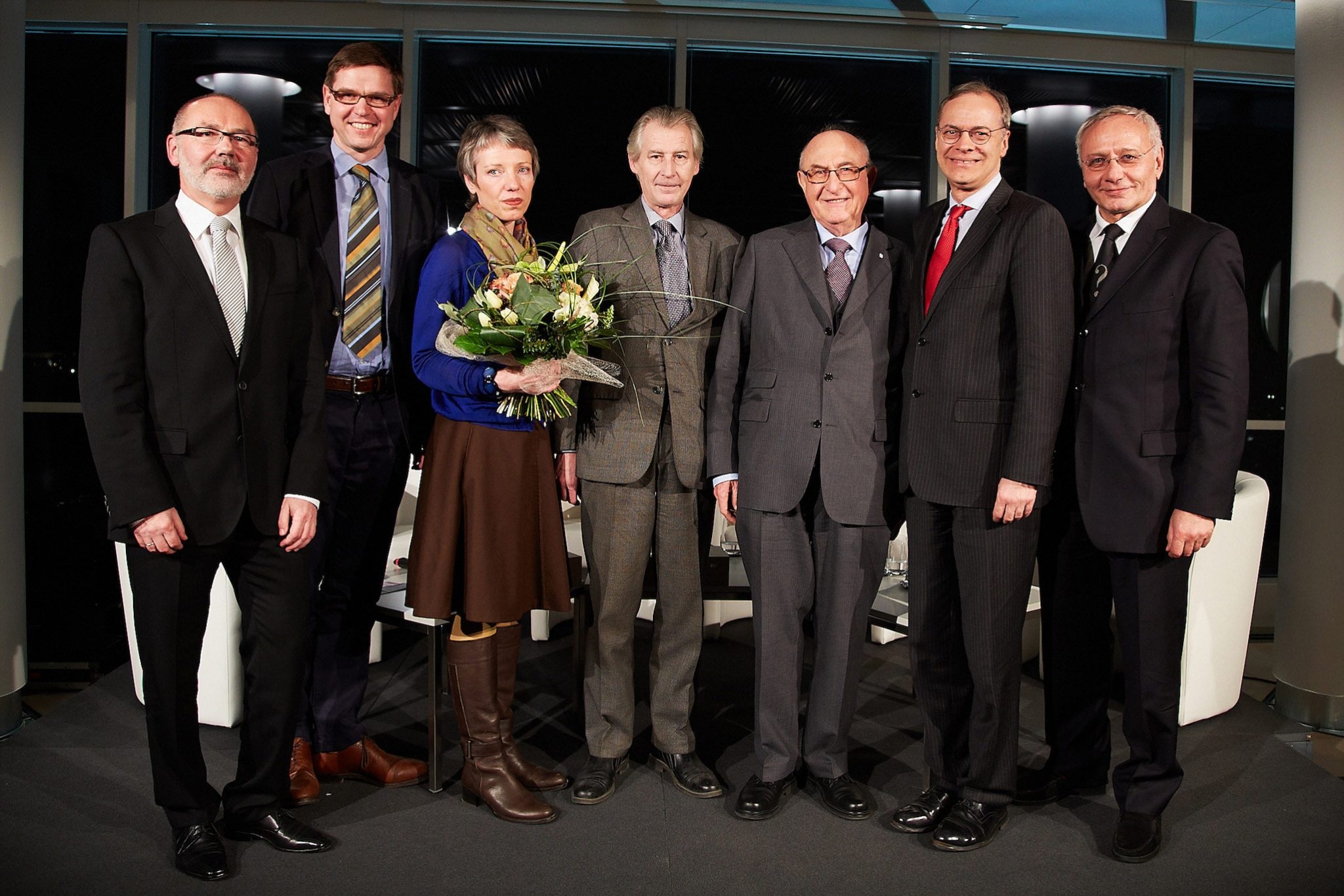 Am Bild v.l.n.r.: Kurt Ebner (Versicherungsmathematiker und Stv. Generaldirektor Kooperativa Slowakei), Mag. Werner Wutscher (Ernährungsfachmann), Stella Rollig (Direktorin des Linzer LENTOS Museum), Prof. Dr. Franz M. Wuketits (Biowissenschafter), Dr. Günter Geyer (Vorstandsvorsitzender Wiener Städtische Versicherungsverein), Univ.-Prof. Dr. Rainer Münz (Demografieexperte) und Ernst A. Grandits (Kulturjournalist). © Wiener Städtische Versicherungsverein/APA-Fotoservice/Preiss