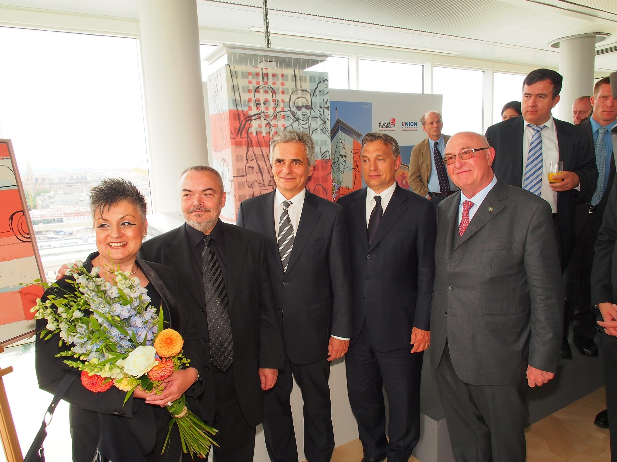 On the picture from left to right: Edit Fehér, artist László Fehér, Federal Chancellor Werner Faymann, Hungarian Prime Minister Viktor Orbán and Wiener Städtische CEO Günter Geyer. © Zach-Kiesling