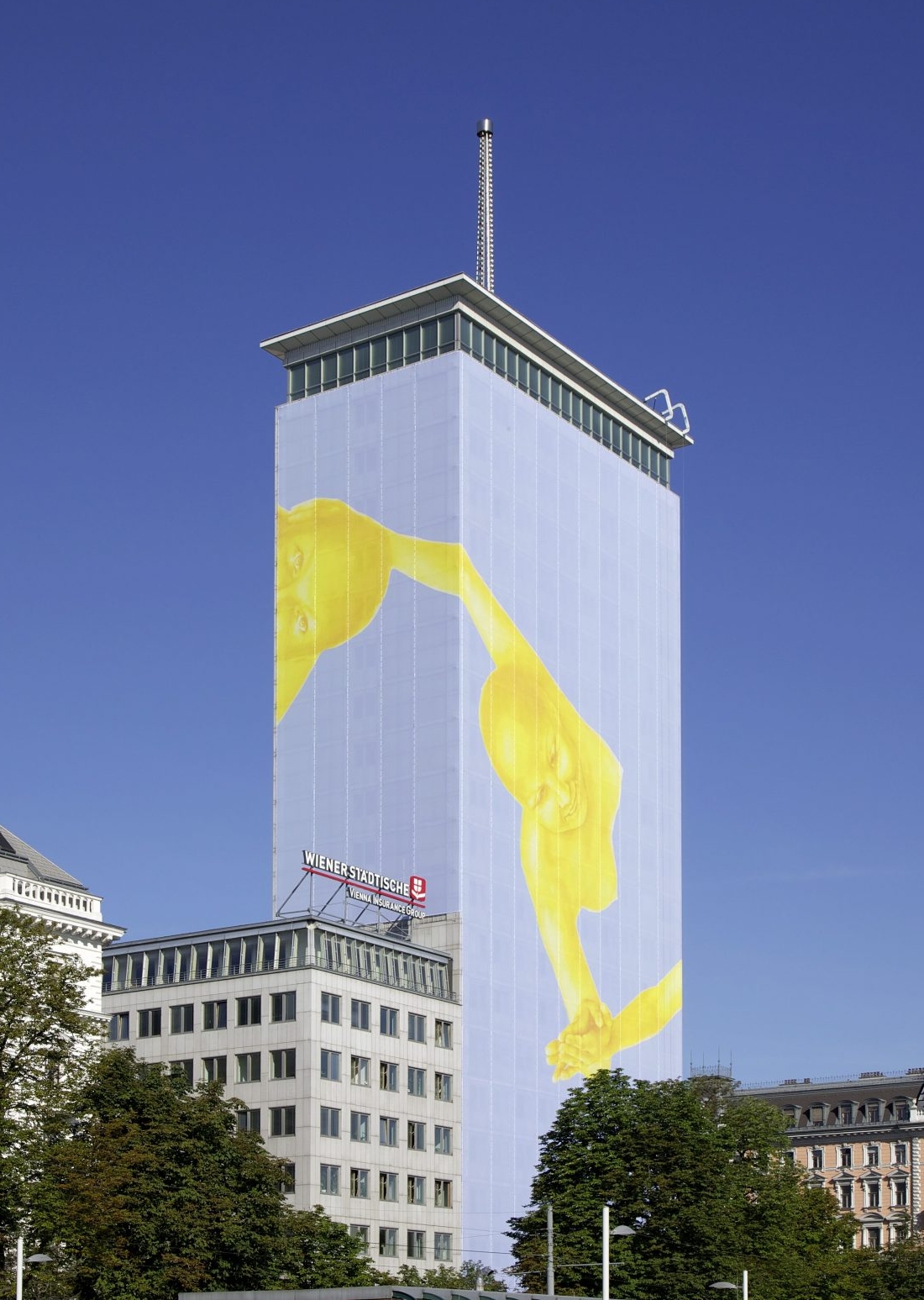 Ringturmverhüllung 2013: „Verbundenheit“ von Dorota Sadovská © Robert Newald