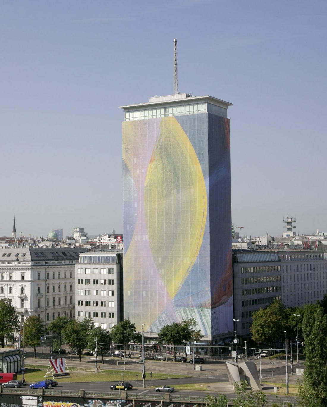 Ringturmverhüllung 2014: „Schleier der Agnes“ von Arnulf Rainer © Robert Newald