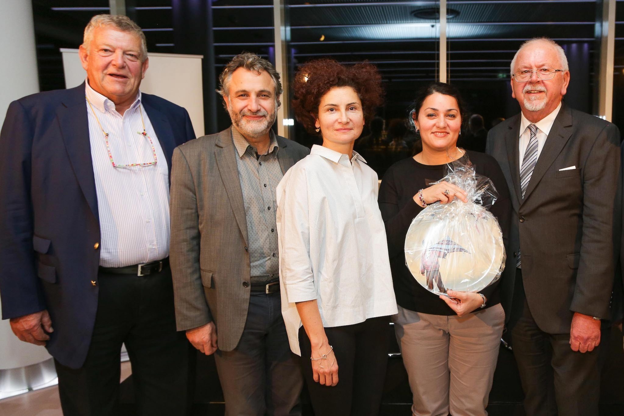 Am Bild v.l.n.r.: Hansjörg Tengg (Unternehmer), Tarafa Baghajati (Obmann der Initiative Muslimischer ÖsterreicherInnen), Alev Korun (Nationalratsabgeordnete), Lamya Kaddor (Islamwissenschaftlerin und Autorin) und Hans Raumauf (Vorstandsdirektor des Wiener Städtischen Versicherungsvereins). © Wiener Städtische Versicherungsverein/APA-Fotoservice/Tanzer