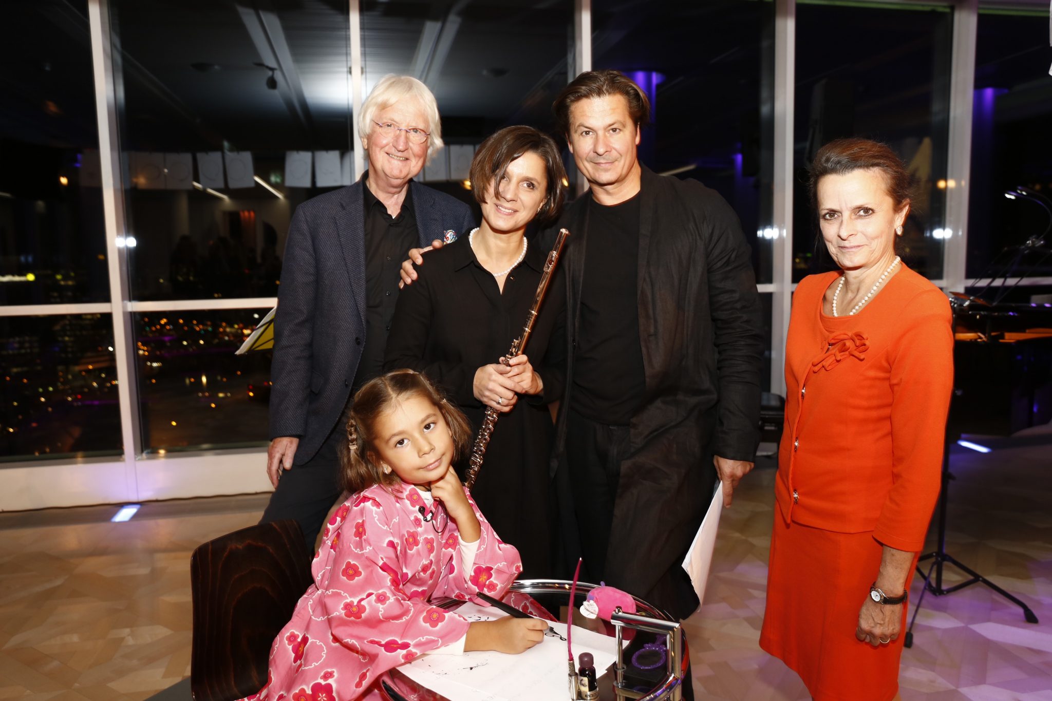 On the picture (from left to right): Karl Fink (Member of the Managing Board of Wiener Städtische Versicherungsverein), artists Maria Fedotova, Michael Dangl and their daughter Anfisa, Christine Dornaus (Member of the Managing Board of Wiener Städtische Versicherung) © Wiener Städtische Versicherungsverein/Andreas Scheiblecker