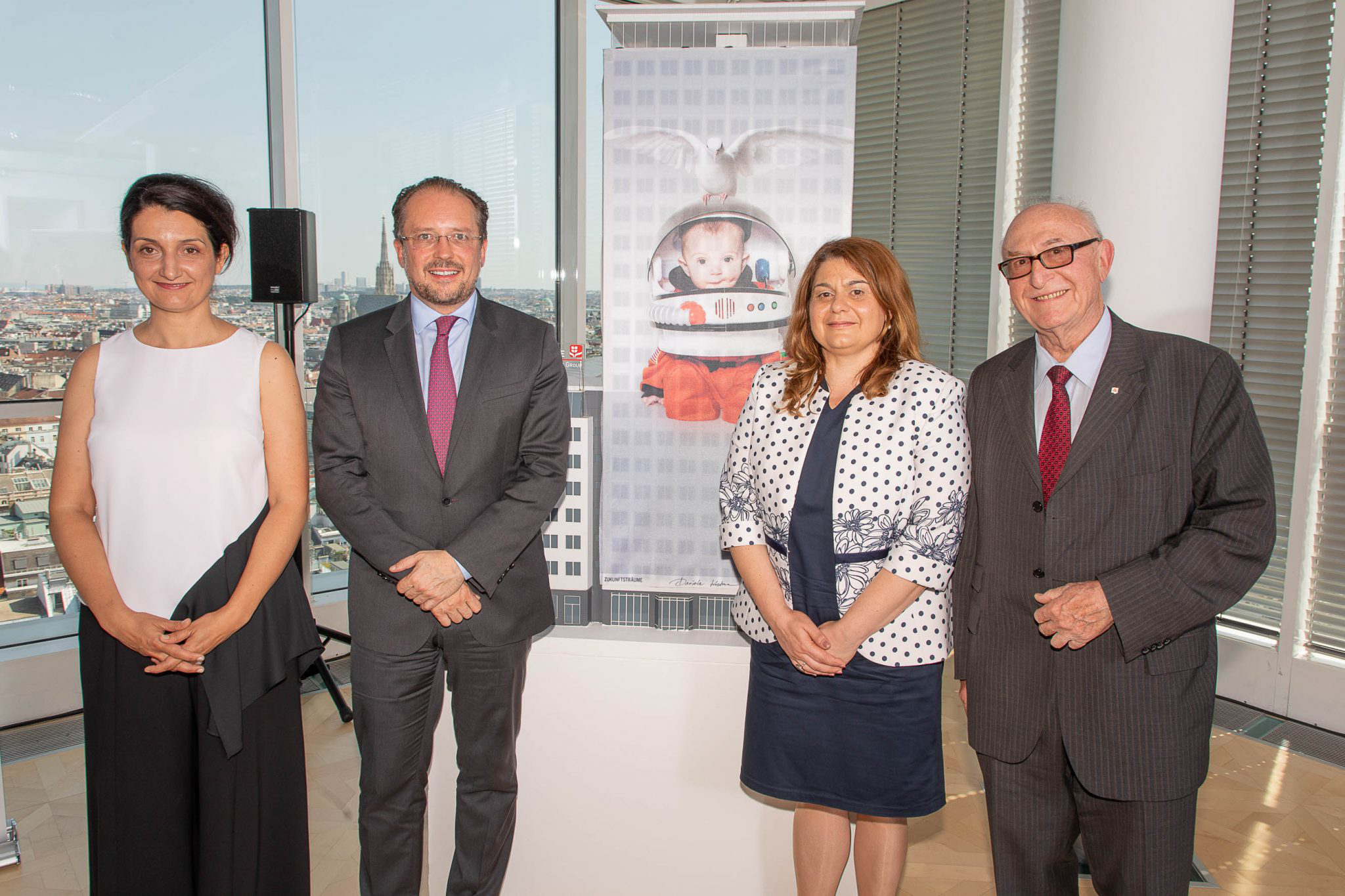 On the picture from left artist Daniela Kostova, Alexander Schallenberg (Austrian Federal Minister for Europe, Integration and Foreign Affairs, and for the EU, Arts, Culture and Media), Amelia Gesheva (Deputy Culture Minister of the Republic of Bulgaria) and Günter Geyer (Managing Board Chairman of Wiener Städtische Versicherungsverein). © Wiener Städtische Versicherungsverein / Richard Tanzer
