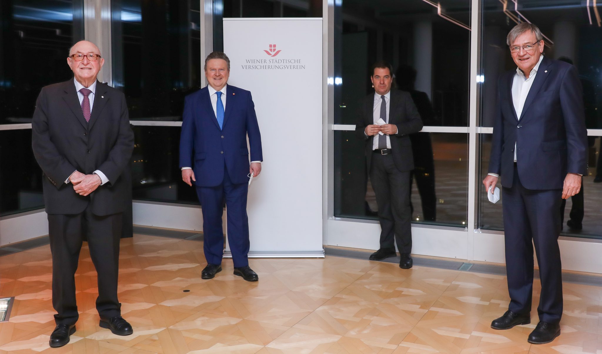 Am Bild die Gastgeber (ganz links) Dr. Günter Geyer (Aufsichtsratspräsident des Wiener Städtischen Versicherungsvereins) und (ganz rechts) Mag. Robert Lasshofer (Vorstandsvorsitzender des Wiener Städtischen Versicherungsvereins) mit (2.v.l.) Wiens Bürgermeister Dr. Michael Ludwig und „Die Presse“-Chefredakteur und Herausgeber Rainer Nowak. © Günther Peroutka
